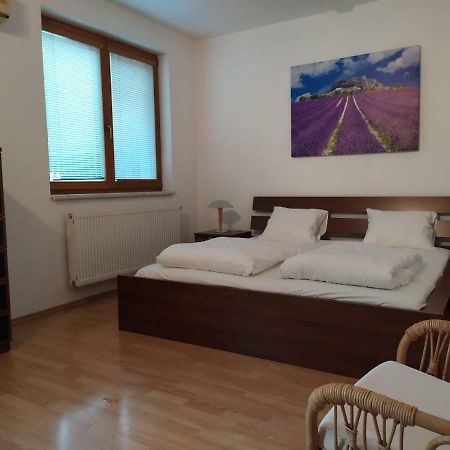 Kate & Jenny - Two-Level Apartment In The Old Town Bratislava Luaran gambar