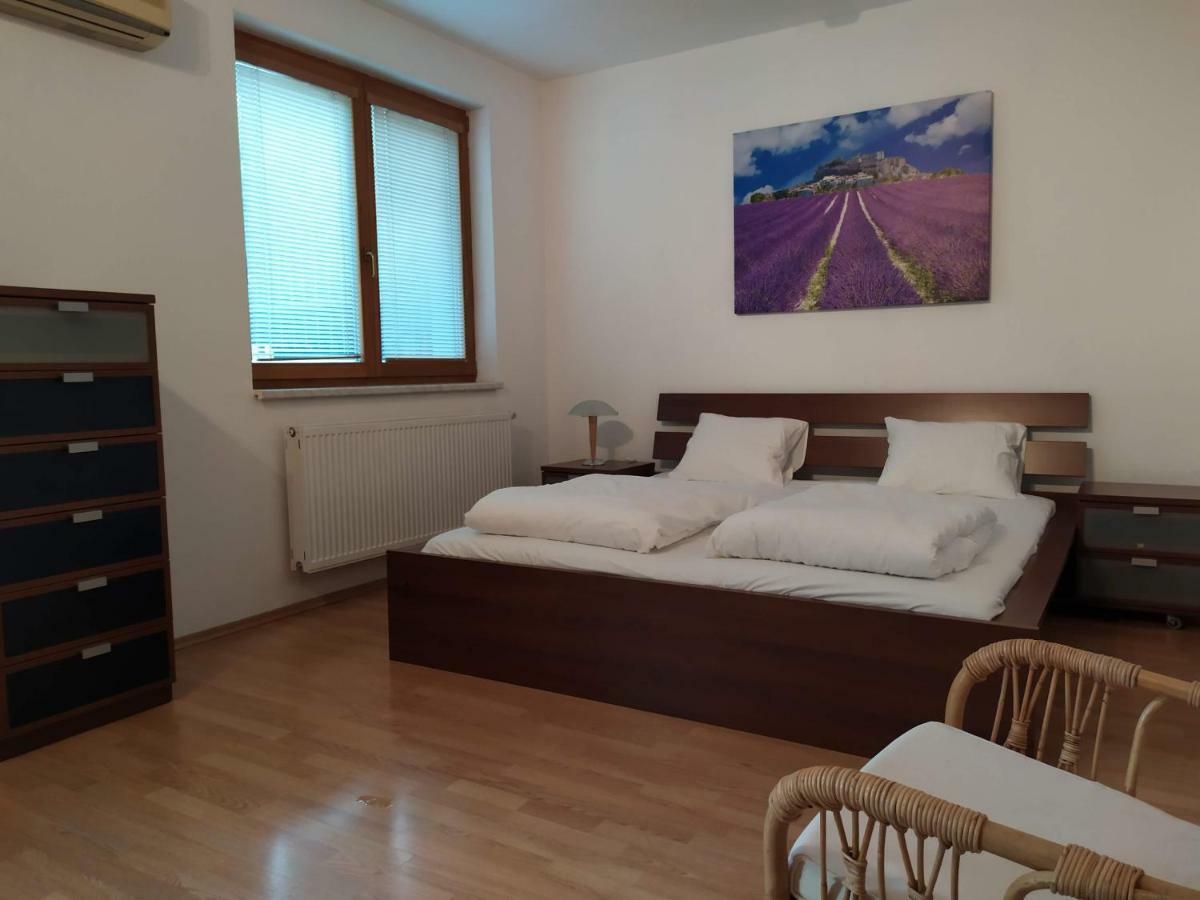 Kate & Jenny - Two-Level Apartment In The Old Town Bratislava Luaran gambar